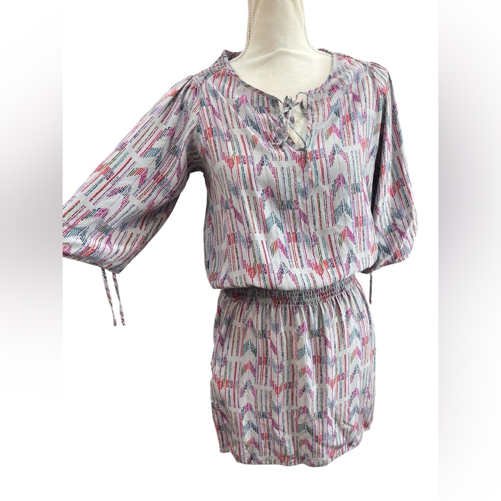 Parker 100% Silk Chevron Print Mini Dress M Pink Gray Keyhole Boho Festival - Picture 8 of 11